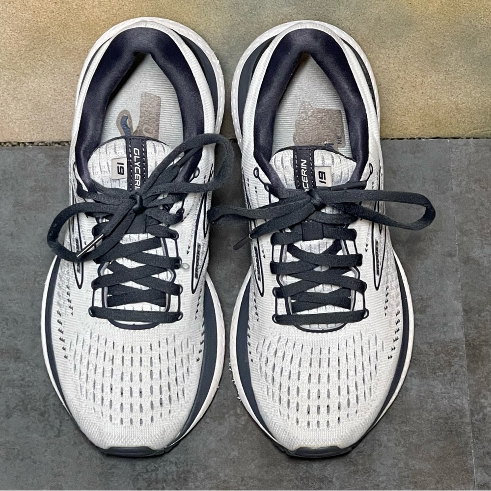 Brooks Women's Running Shoes in Light Gray and Black - Picture 13 of 16